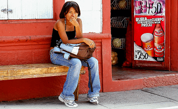 Esperando el bus en combarbala