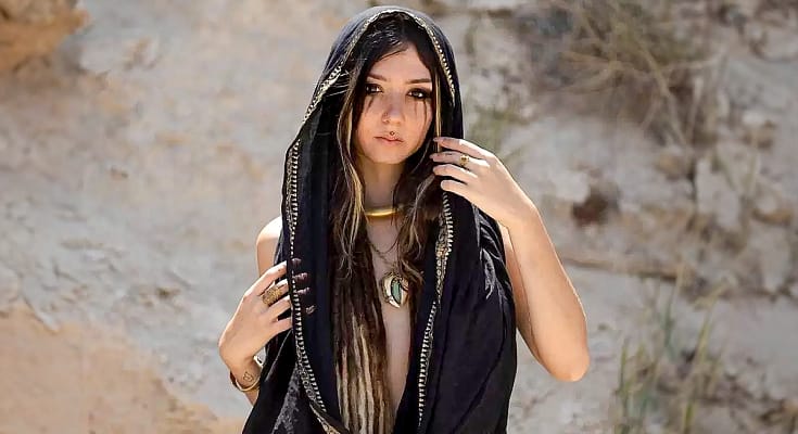 Shani Louk h